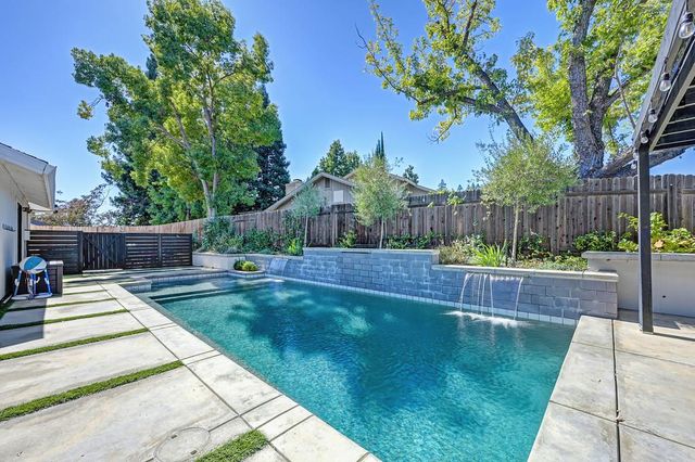 142 Blakeslee Way, Folsom, CA 95630
