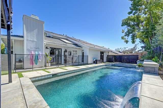 142 Blakeslee Way, Folsom, CA 95630