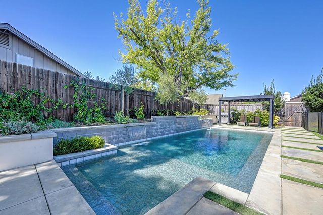 142 Blakeslee Way, Folsom, CA 95630
