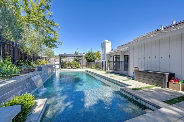 142 Blakeslee Way, Folsom, CA 95630