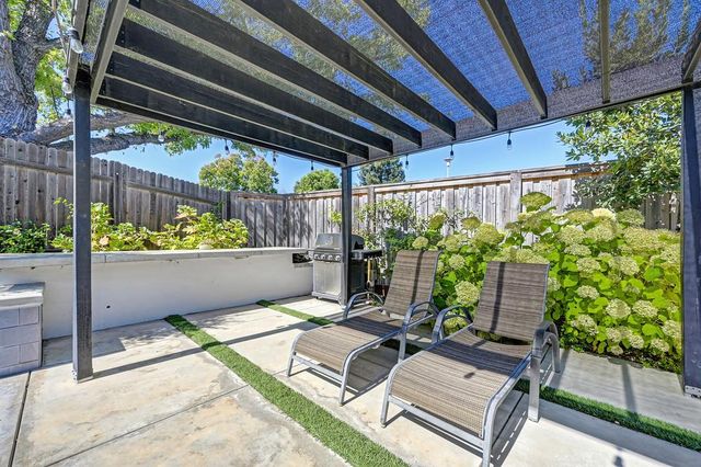 142 Blakeslee Way, Folsom, CA 95630