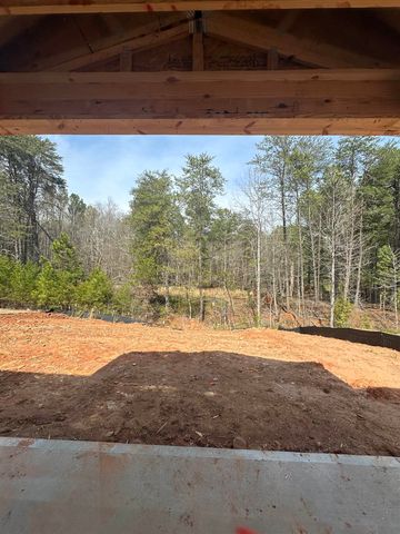 339 E Pyrenees Drive, Wellford, SC 29385