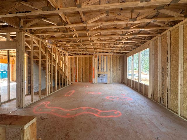 339 E Pyrenees Drive, Wellford, SC 29385