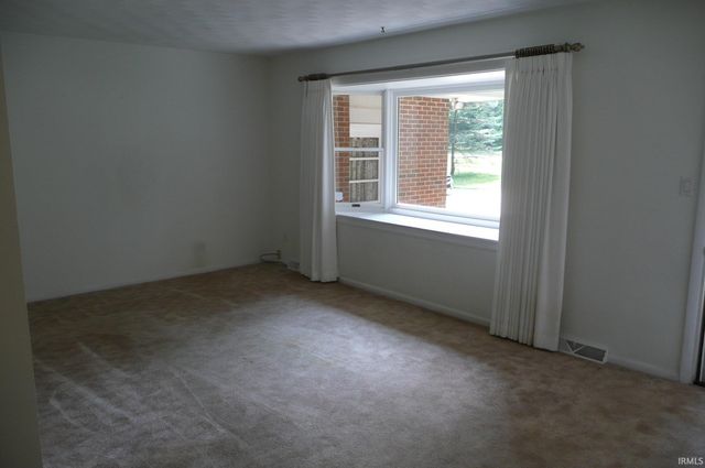 51678 Grape Road, Granger, IN 46530