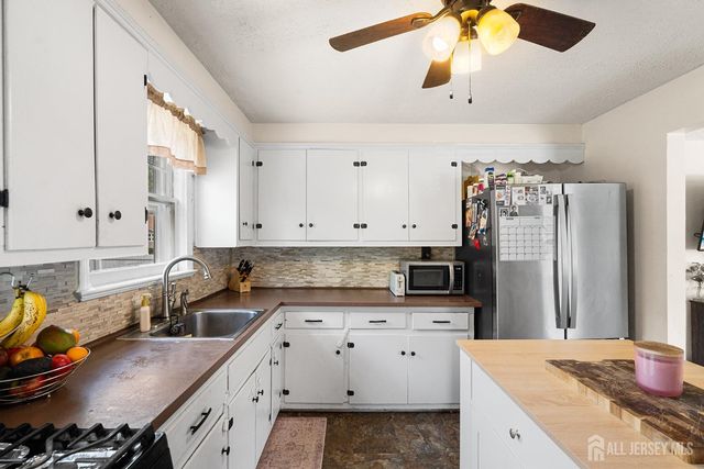 585 Bamford Avenue, Middlesex, NJ 07095