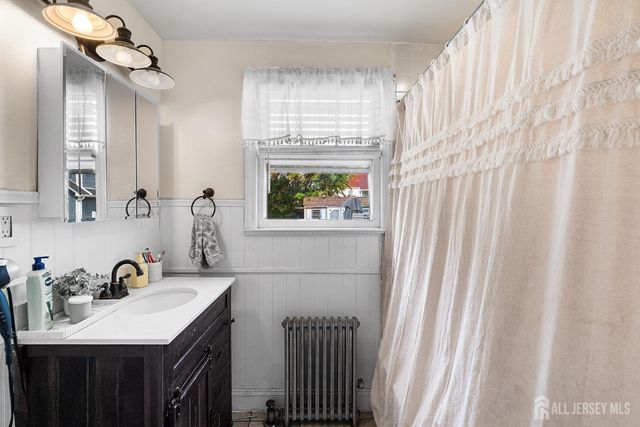585 Bamford Avenue, Middlesex, NJ 07095