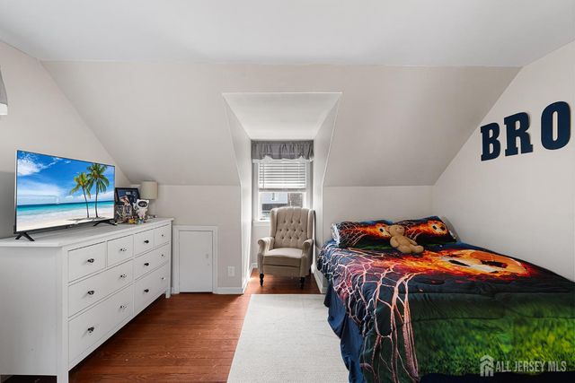 585 Bamford Avenue, Middlesex, NJ 07095