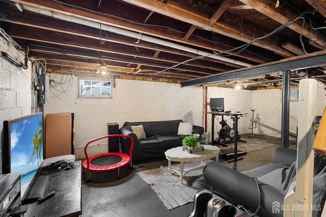 585 Bamford Avenue, Middlesex, NJ 07095