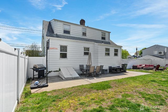 585 Bamford Avenue, Middlesex, NJ 07095