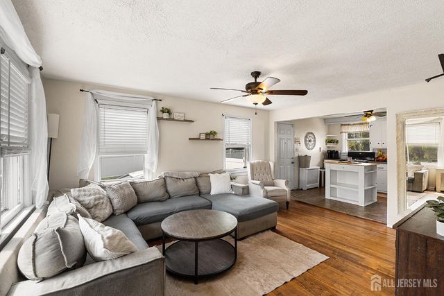 585 Bamford Avenue, Middlesex, NJ 07095