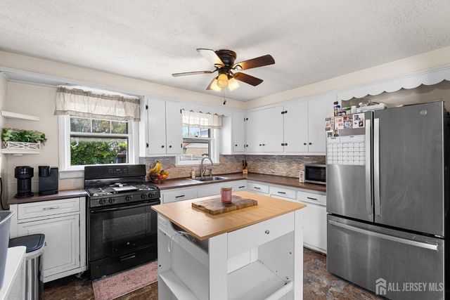 585 Bamford Avenue, Middlesex, NJ 07095