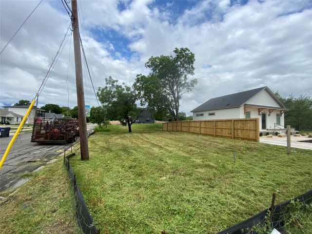 2400 S 12th Street, Waco, TX 76706