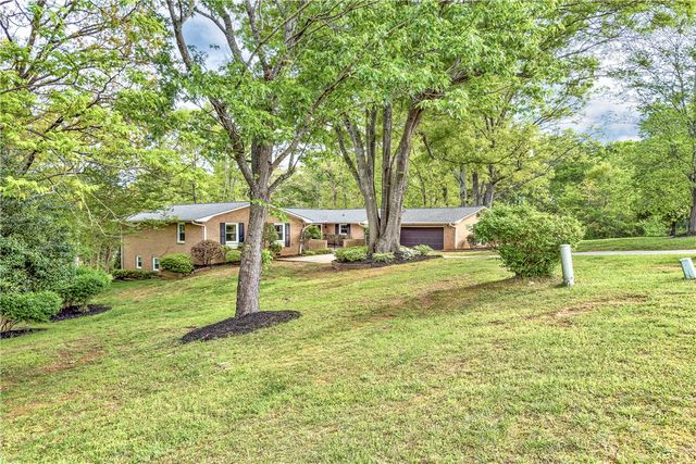 141 Greybridge Road, Pelzer, SC 29669