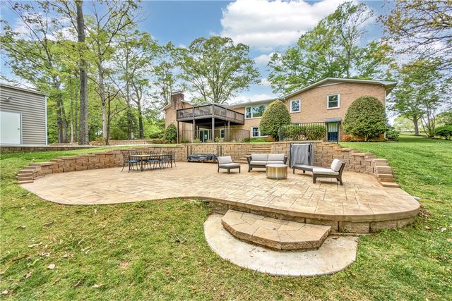 141 Greybridge Road, Pelzer, SC 29669