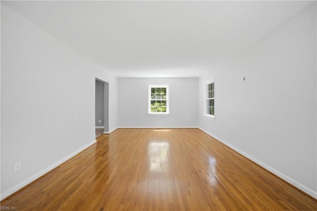3421 Kings Grant Rd, Virginia Beach, VA 23452