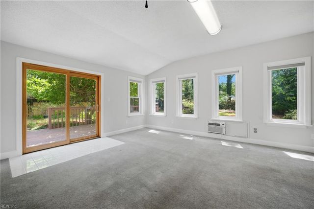 3421 Kings Grant Rd, Virginia Beach, VA 23452