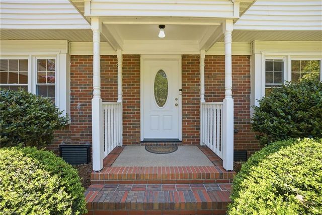 3421 Kings Grant Rd, Virginia Beach, VA 23452