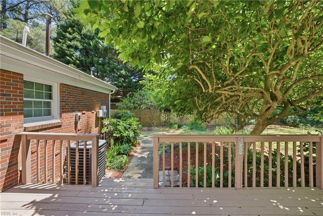 3421 Kings Grant Rd, Virginia Beach, VA 23452