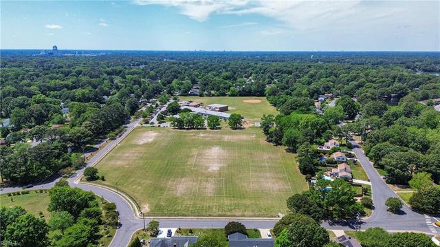 3421 Kings Grant Rd, Virginia Beach, VA 23452