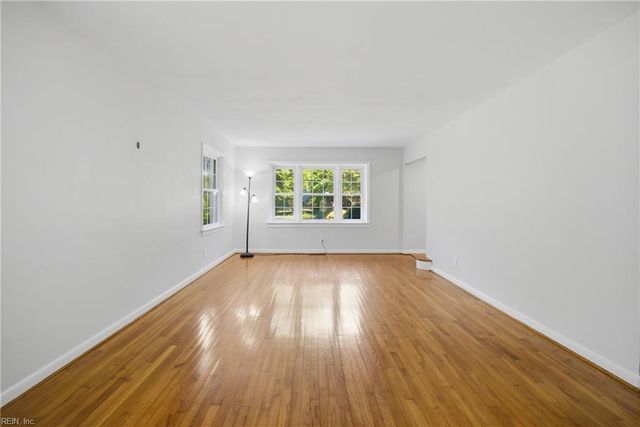 3421 Kings Grant Rd, Virginia Beach, VA 23452