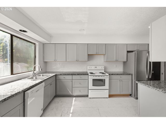10240 Sw 59TH Pl, Portland, OR 97219