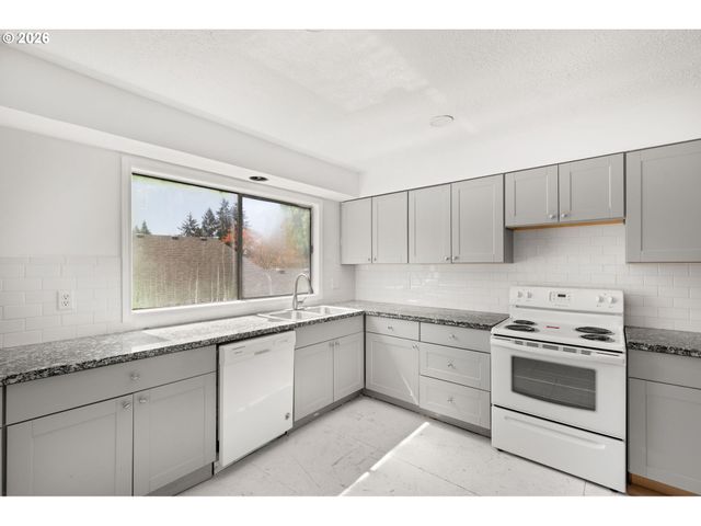 10240 Sw 59TH Pl, Portland, OR 97219