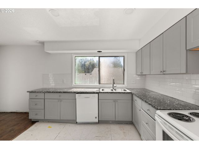 10240 Sw 59TH Pl, Portland, OR 97219