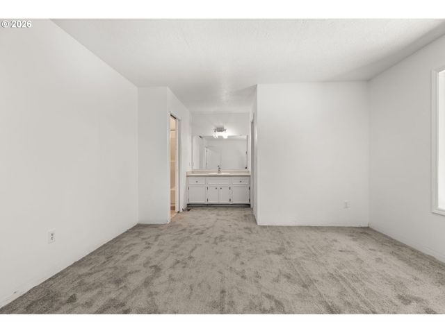 10240 Sw 59TH Pl, Portland, OR 97219