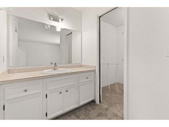 10240 Sw 59TH Pl, Portland, OR 97219