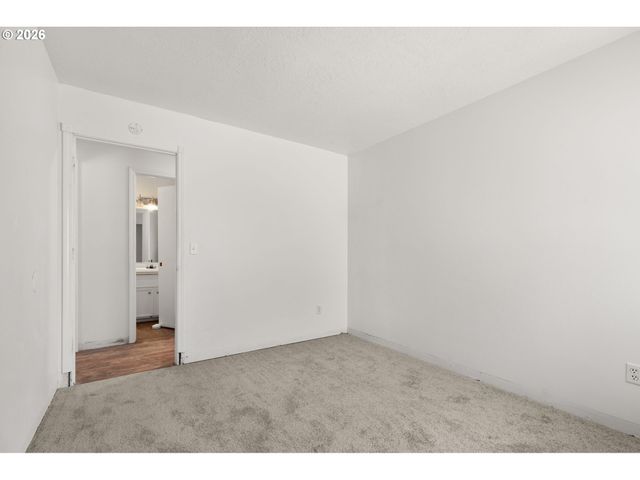 10240 Sw 59TH Pl, Portland, OR 97219