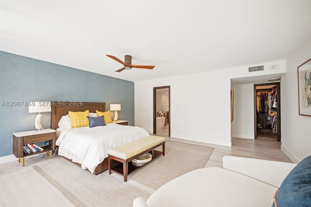 2 Grove Isle Dr B1402, Miami, FL 33133