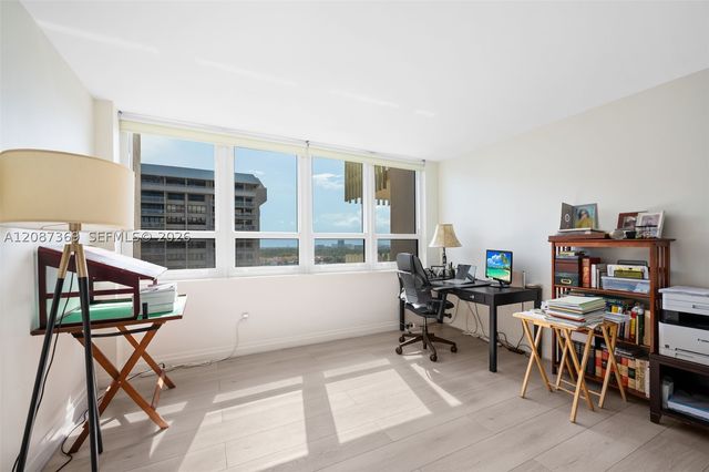 2 Grove Isle Dr B1402, Miami, FL 33133