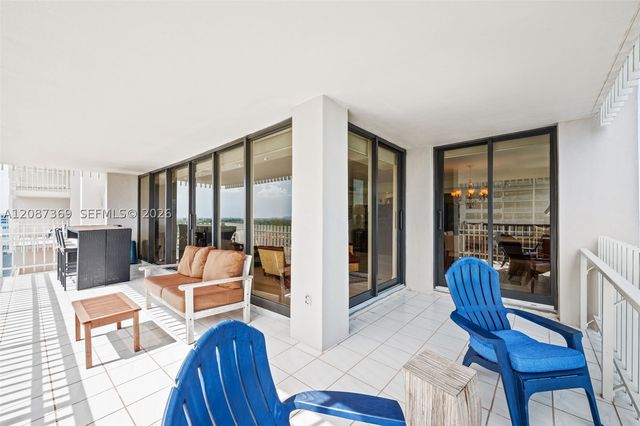 2 Grove Isle Dr B1402, Miami, FL 33133