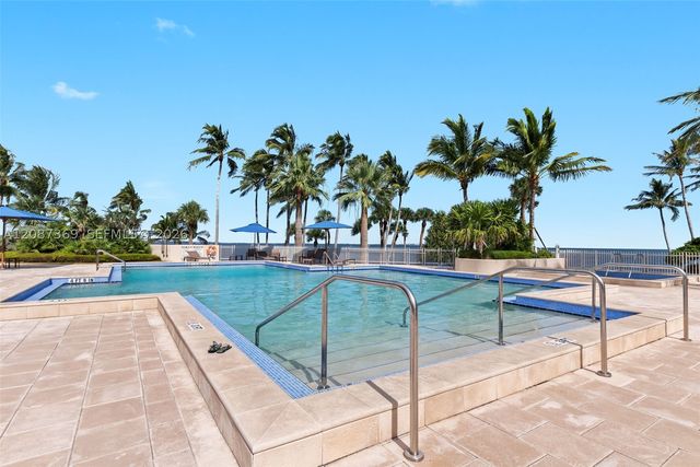 2 Grove Isle Dr B1402, Miami, FL 33133