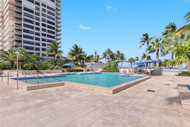 2 Grove Isle Dr B1402, Miami, FL 33133