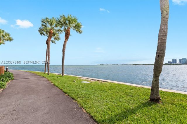 2 Grove Isle Dr B1402, Miami, FL 33133
