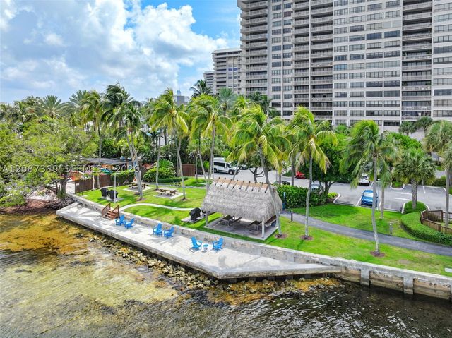 2 Grove Isle Dr B1402, Miami, FL 33133