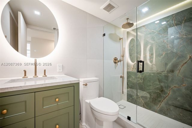 2 Grove Isle Dr B1402, Miami, FL 33133