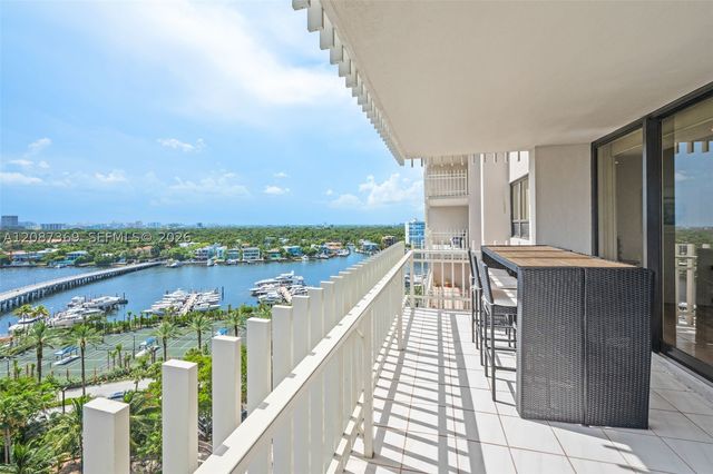 2 Grove Isle Dr B1402, Miami, FL 33133