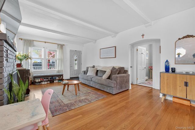 15 Roslyn Road, Carmel, NY 10512