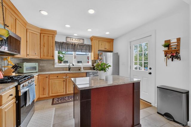 15 Roslyn Road, Carmel, NY 10512