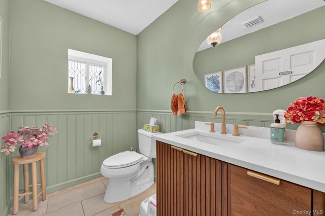 15 Roslyn Road, Carmel, NY 10512