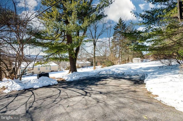 65 WYOMISSING HILLS BLVD, Reading, PA 19609