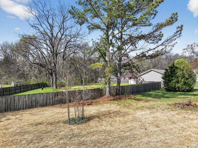 2041 Sugartree Dr, Murfreesboro, TN 37129