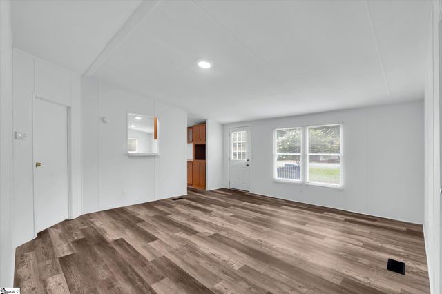 92 Tullyton Drive, Fountain Inn, SC 29644
