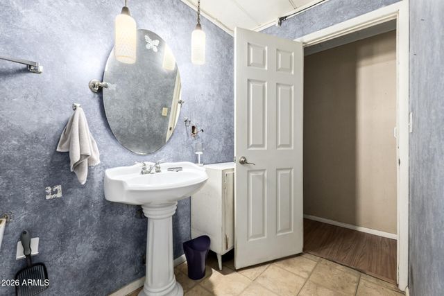 9478 E ESCONDIDO Avenue, Mesa, AZ 85208