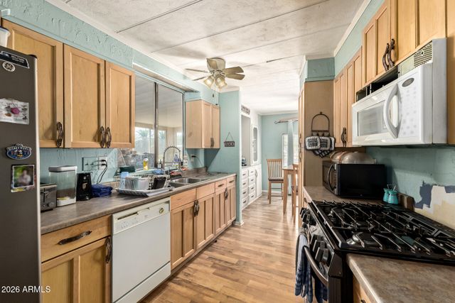 9478 E ESCONDIDO Avenue, Mesa, AZ 85208