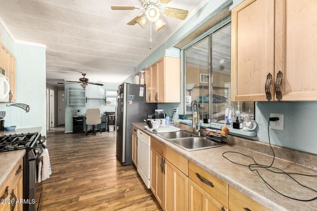 9478 E ESCONDIDO Avenue, Mesa, AZ 85208