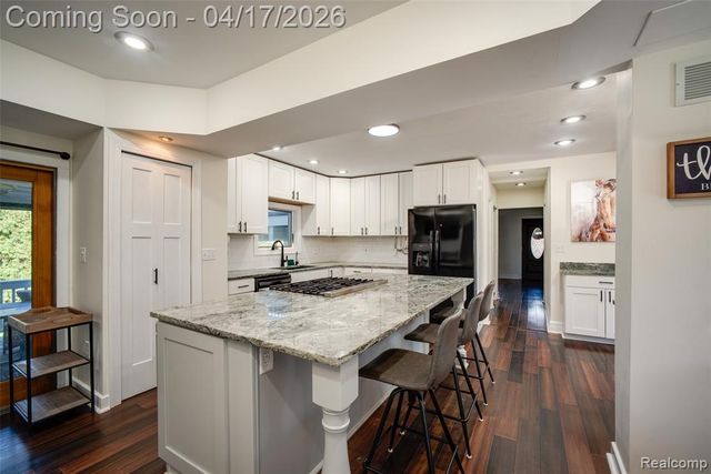 82 Granada Drive, White Lake, MI 48386