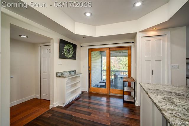 82 Granada Drive, White Lake, MI 48386